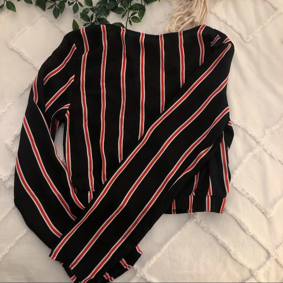 Cropped V crossover chiffon blouse - Picture 4 of 6